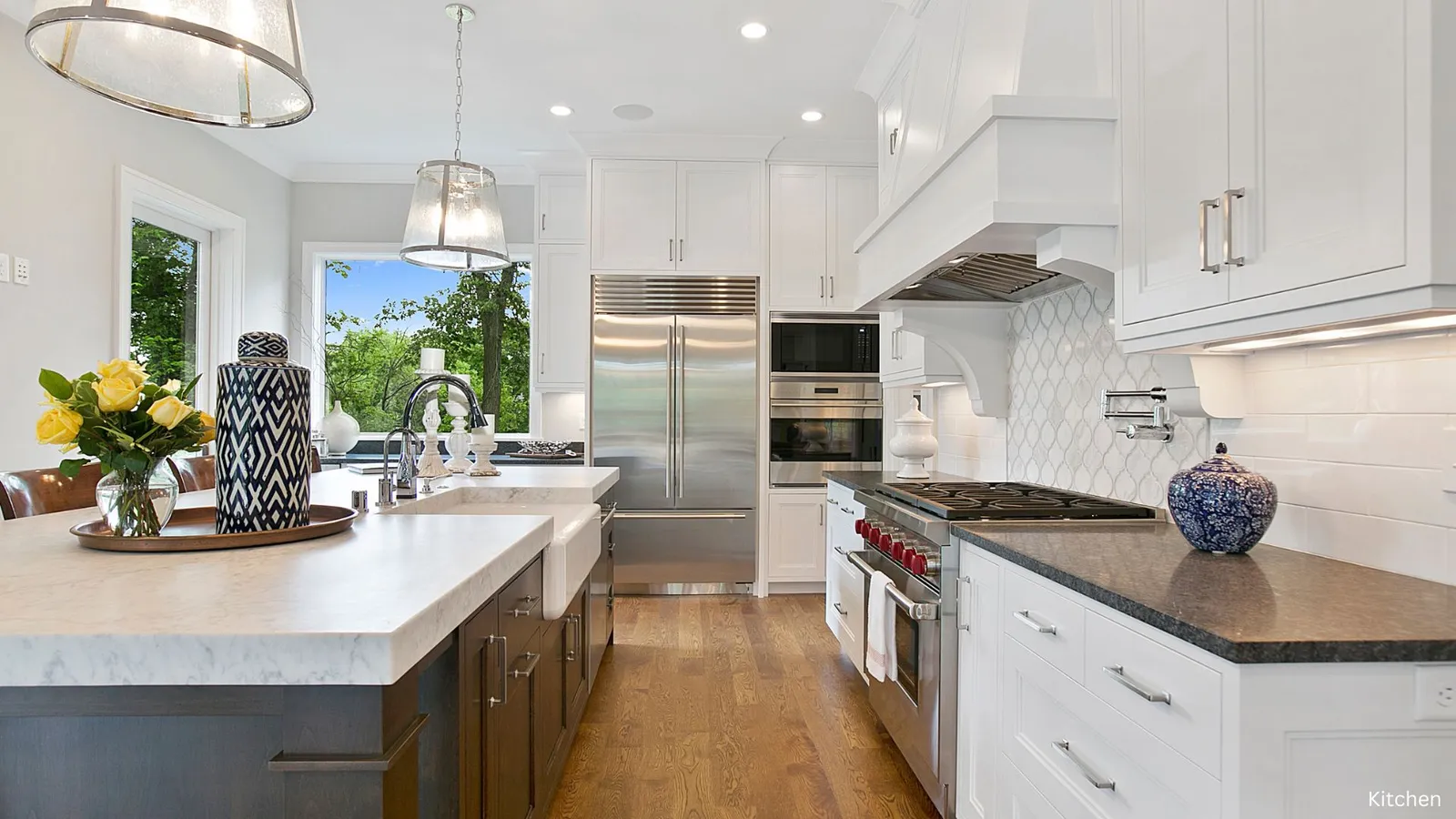 McLean luxury kitchen ideas: marble, quartzite, custom cabinetry, and pro appliances—layout, lighting, and ventilation done right.