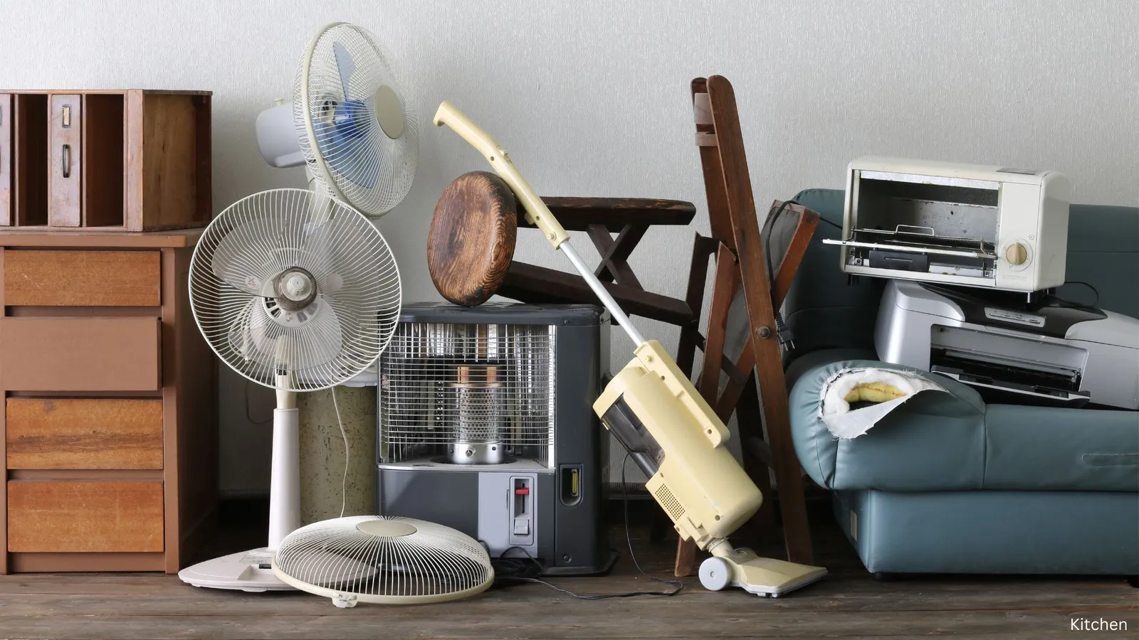 Kitchen decluttering for a fresh 2025: KonMari edits, smart zones, and food-safe fridge resets to cut stress, waste, and visual noise fast.